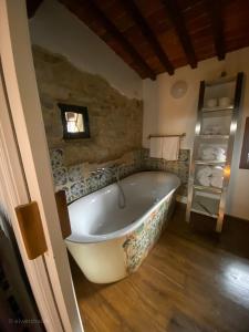 Fotografia z galérie ubytovania VILLA ANCORA Tenuta Lonciano v destinácii Gualdo
