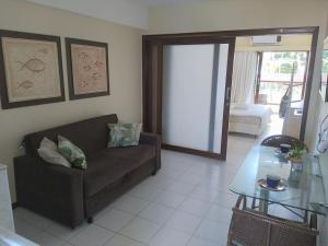 a living room with a couch and a table at Flat a beira mar, vista lateral - Araça 408 in Natal