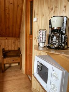 a microwave sitting on a counter in a kitchen at Dom Gościnny U LEONA in Zakopane