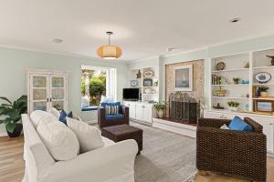 Μια τηλεόραση ή/και κέντρο ψυχαγωγίας στο Sea Spell - 4320 Fourth Street East Beach