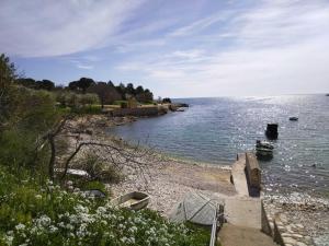 a beach with boats on a body of water at Apartman LeMa in Pula