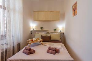 a small room with a bed with a table on it at Apartman LeMa in Pula