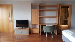 TV a/nebo společenská místnost v ubytování Haus Salzachblick