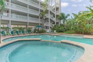 Piscina di Sun Splashed Condo! Steps to Beach and 2 Pools Galveston Island o nelle vicinanze