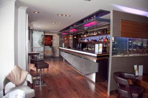 Lounge nebo bar v ubytování The Studley Hotel