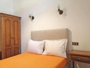 a bedroom with a bed with two white pillows at Residencia Vale Formoso in Porto
