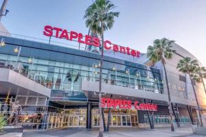 a shopping center with palm trees in front of it at Luxury Living w/View and Parking in Los Angeles