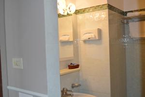 A bathroom at Hotel Redebora