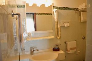 A bathroom at Hotel Redebora
