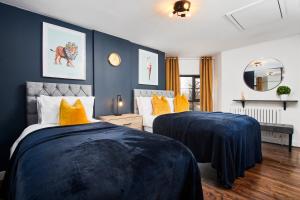 A bed or beds in a room at Beautiful House in Manchester Sleeps 8 Inc Parking