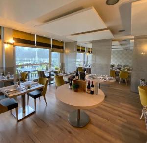 Restaurace v ubytování Mercure Annecy Sud