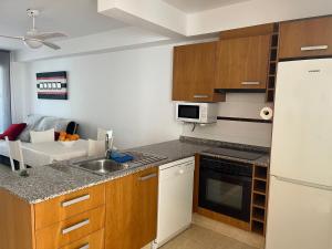 Kuchyň nebo kuchyňský kout v ubytování Apartamento Canet d’en Berenguer