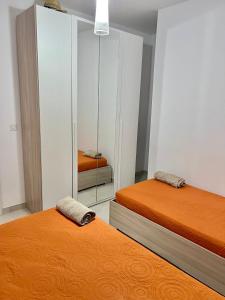 Un ou plusieurs lits dans un hébergement de l'établissement Habitación Doble o sencilla en apartamento Compartido en Gzira Malta , zona centrica