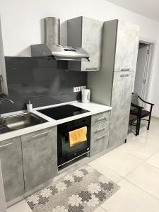 Nhà bếp/bếp nhỏ tại Habitación Doble o sencilla en apartamento Compartido en Gzira Malta , zona centrica