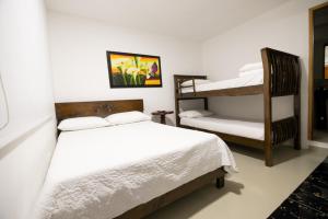 Postel nebo postele na pokoji v ubytování Hotel La Casona de Getsemani