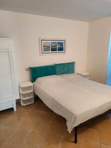 a bedroom with a bed and a picture on the wall at Villetta Blu Mare in Torre Vado