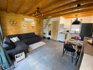 a living room with a couch and a table at Tópart Nyaraló in Sárospatak
