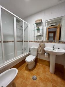 Koupelna v ubytování Apartamento Portosin con piscina al lado de la playa