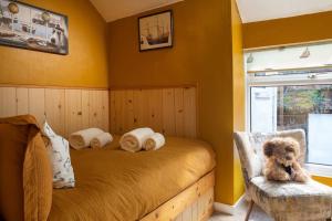 Et eller flere kæledyr der bor med gæster på Fantastic sea views at Century's old Alma's Cottage - Sleeps up to 8 guests + 48 billeder