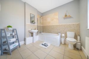Ένα μπάνιο στο 1 bed house, Free on street parking, Central