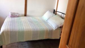 Säng eller sängar i ett rum på Hotel Posada Los Delfines
