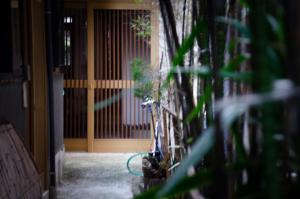 Wafu Ryokan Uehonmachi外面的花园