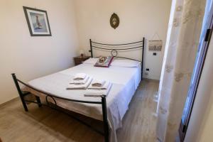 Posteľ alebo postele v izbe v ubytovaní Corallo holiday house Acitrezza
