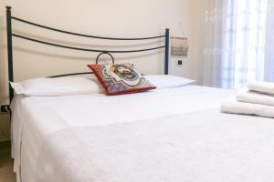 Posteľ alebo postele v izbe v ubytovaní Corallo holiday house Acitrezza