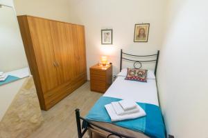 Posteľ alebo postele v izbe v ubytovaní Corallo holiday house Acitrezza