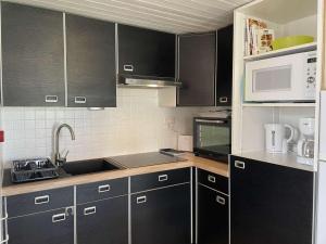 Fotografia z galérie ubytovania Maison familiale proche mer avec piscine, tennis, patio et parking - 6 couchages - FR-1-224A-60 v destinácii Brétignolles-sur-Mer