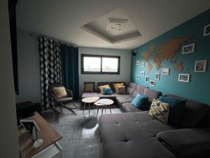 Fotografia z galérie ubytovania Villa 5 chambres avec piscine, jacuzzi, terrain. v destinácii Ambronay