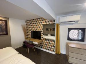 Telewizja i/lub zestaw kina domowego w obiekcie Villa Kiara Hébergements