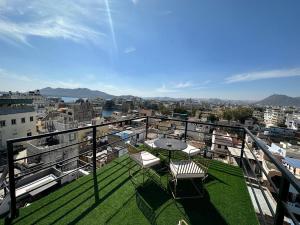 En generel udsigt til bjerge eller udsigt til bjerge taget fra den private indkvartering