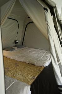 Postel nebo postele na pokoji v ubytování iGo Glamz 爱狗露营 Pet Friendly Glamping