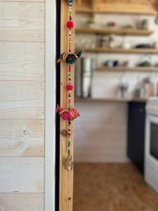 a wooden pole with beads on it in a kitchen at Tiny house au cœur du bocage in Landelles-et-Coupigny