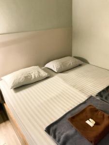 Postel nebo postele na pokoji v ubytování Baan Chanasongkram