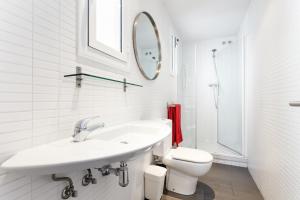 Kúpeľňa v ubytovaní Sant Pau Terraces Apartments + 21 fotografií