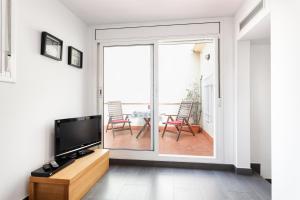 En TV eller et underholdningssystem på Sant Pau Terraces Apartments
