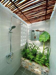 Koupelna v ubytování Bến Đò Xưa Homestay & Coffee