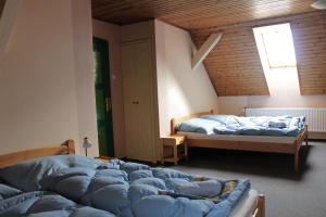 Postel nebo postele na pokoji v ubytování Chalupa U Staníčka