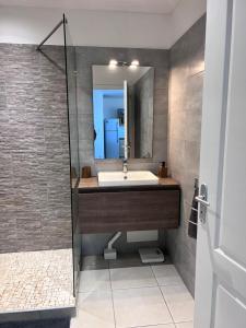 Bathroom sa Appart Calme Vue Mer