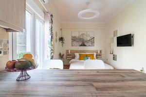 TV a/nebo společenská místnost v ubytování Cozy apartment in Athens