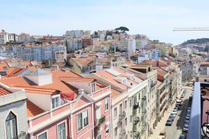 vistas a una ciudad con edificios en Lisboa Intendente 3Bedroom Apartment with Balcony, en Lisboa