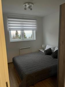 Ένα ή περισσότερα κρεβάτια σε δωμάτιο στο Iznad oblaka 2 Apartman 2