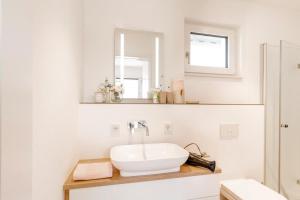 a bathroom with a sink and a mirror at Pension Fiets in Großmehring