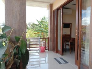 Balkón nebo terasa v ubytování Kama Ayu Bungalow