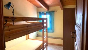 フルミニ・ディ・クアルトゥにあるResidenza Sophiéの窓付きの部屋の二段ベッド1台分です。
