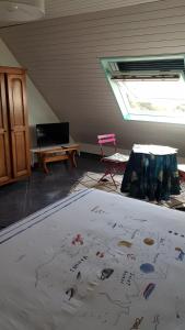 a room with a bed and a table and a window at Les Korrigans in Tréméven