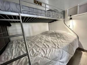 Poschodová posteľ alebo postele v izbe v ubytovaní Maison Saint-Pierre-d'Oléron, 2 pièces, 4 personnes - FR-1-246A-193