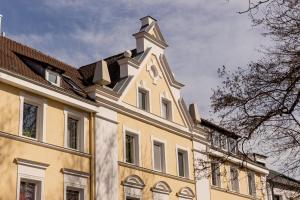 a building with a clock tower on top of it at BONNYSTAY - Monument - Modern - Zentral - Kitchen - 5 Pax - Garage - Smart TV- Work Space in Landshut